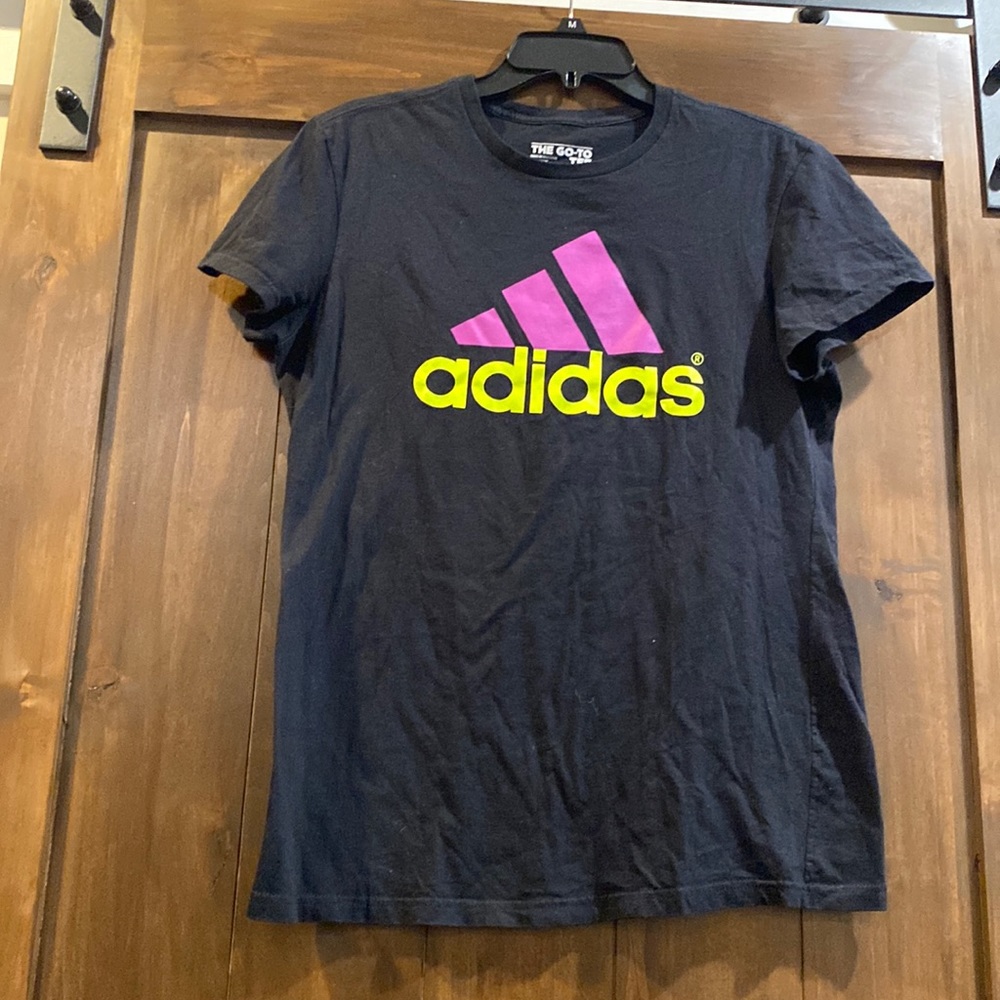 12) Adidas tee EUC Go-To Tee women’s Size Large